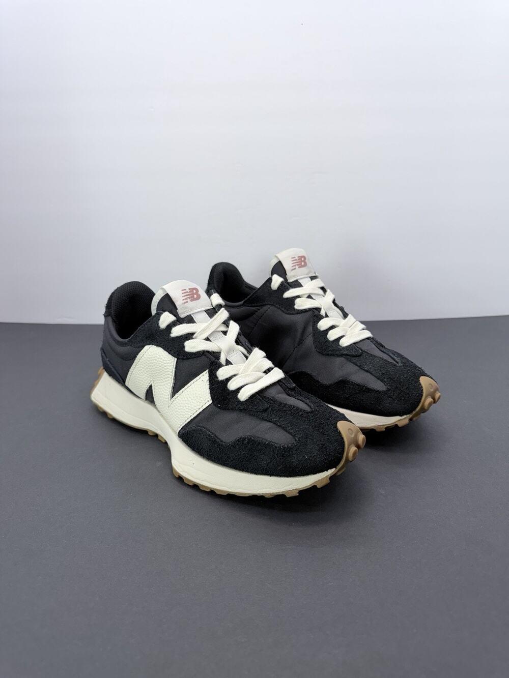 New Balance 327 Women's Black Moonbeam Suede Nylon Sneakers Size 9 WS327BL